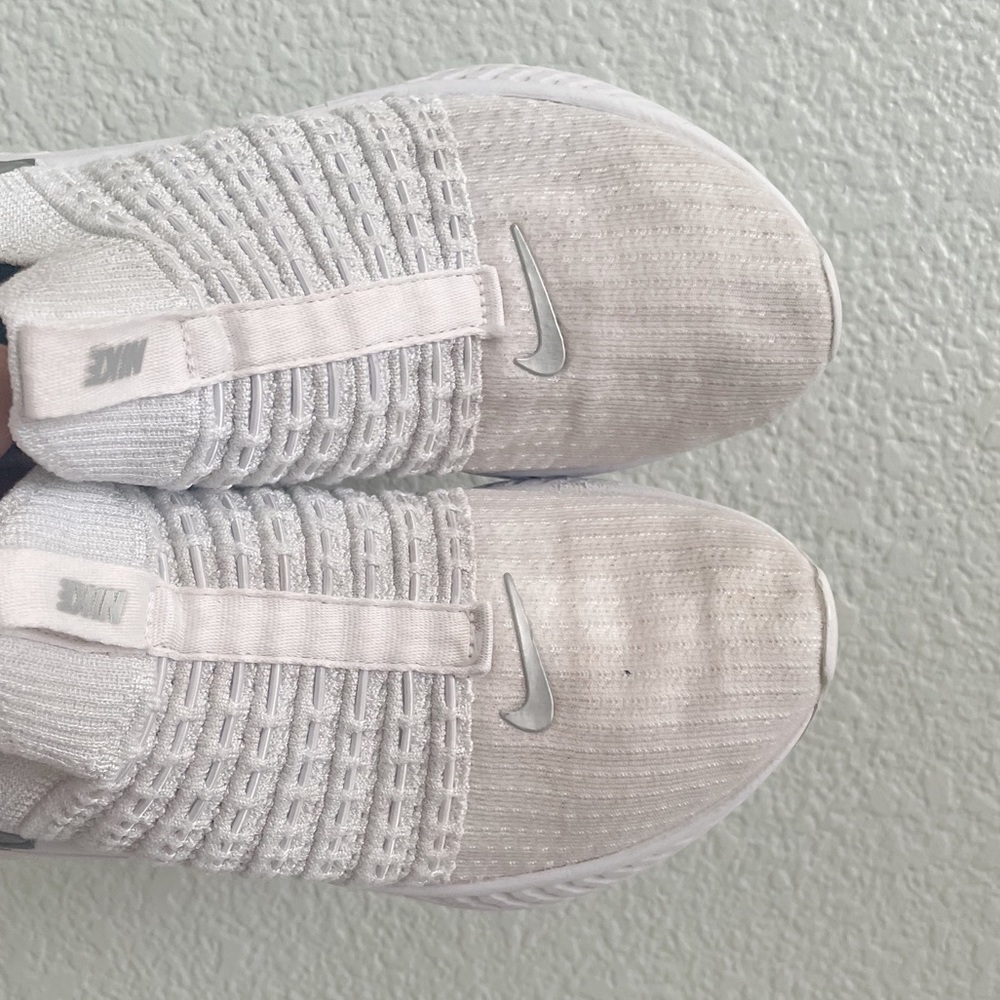 NIKE || React Phantom Sneakers - Picture 3 of 13